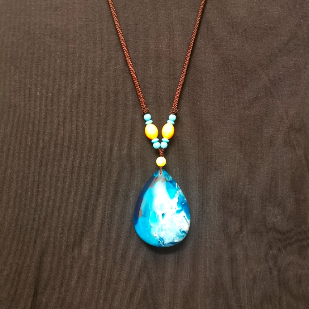Like amber long necklace.